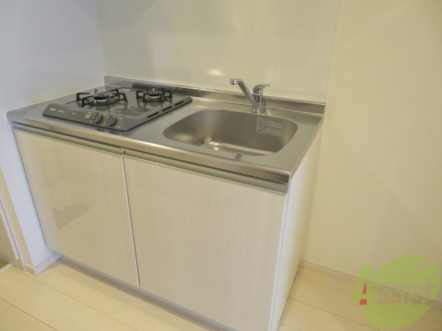 キッチン　シンプルなキッチンです。一人暮らしにはちょうどいいサイズ。