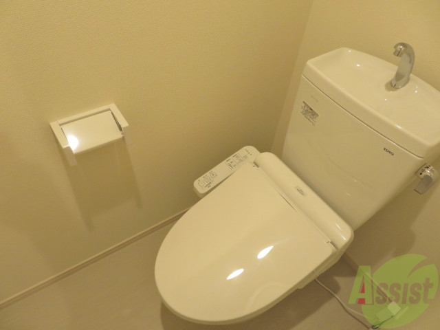トイレ　ウォシュレット機能がついたトイレです。安心して使用できます。