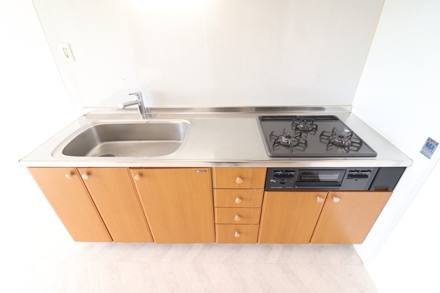 キッチン　ガスコンロ３口＆グリル付