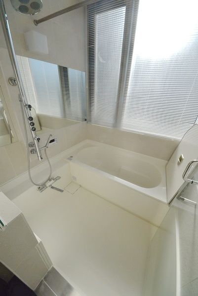 バス・シャワールーム　★広々バスルーム★