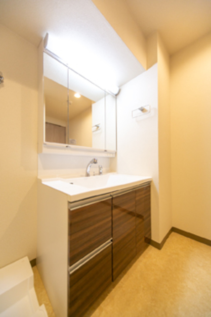 洗面設備　※写真は同タイプ住戸です。