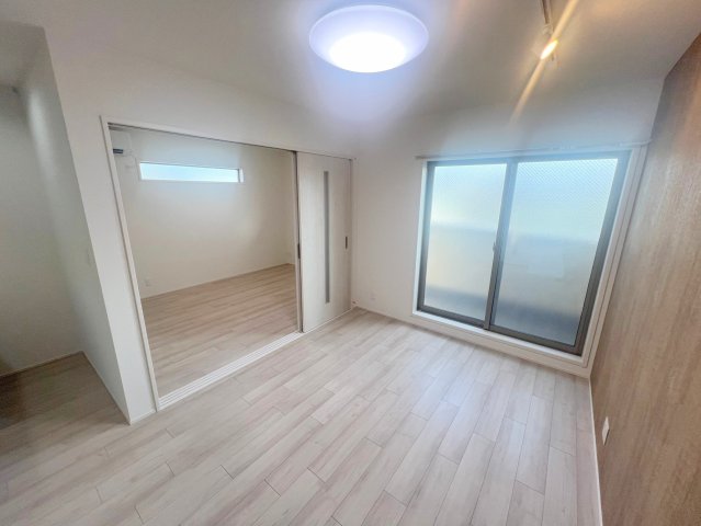 居室・リビング　明るく広々としたリビングです。