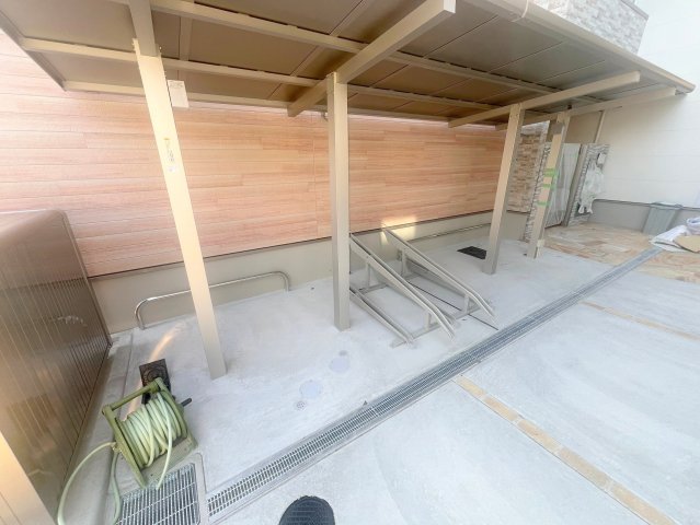 駐車場　敷地内には入居者専用の駐輪スペースもあります。