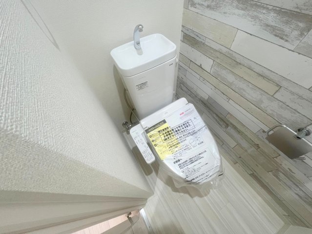 トイレ　綺麗なトイレにはウォシュレット標準装備です。