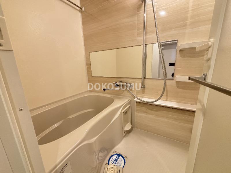 バス・シャワールーム　一日の疲れをやさしく癒やす、清潔感あふれるリラックスバス。