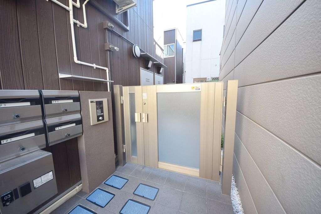 エントランス　バルコニー