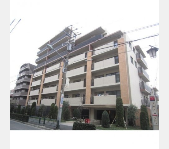 建物外観　鉄筋コンクリート造のがっちりとした建物。