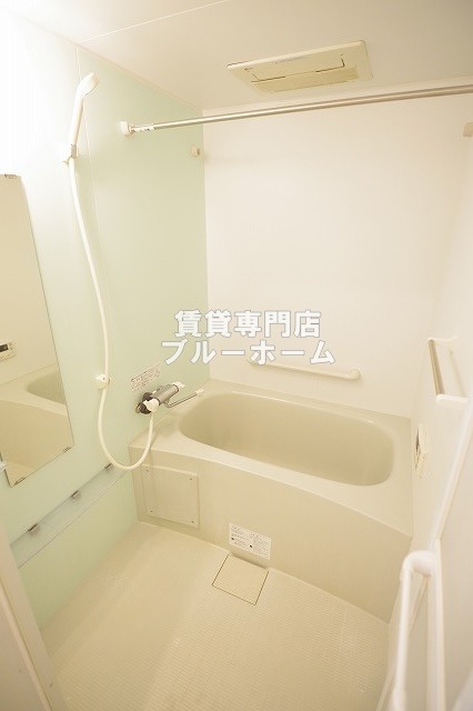 バス・シャワールーム　浴室乾燥付きのお風呂！