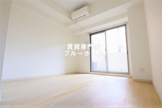 居室・リビング　7帖の明るい洋室！