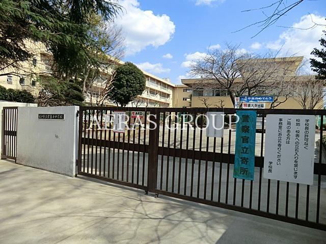 中学校　松戸市立常盤平中学校（中学校）まで822m