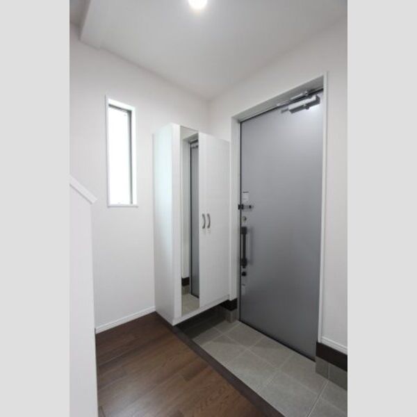 玄関　参考写真です。現況優先。