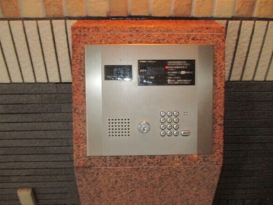 その他設備　こちらでオートロックを解除します。