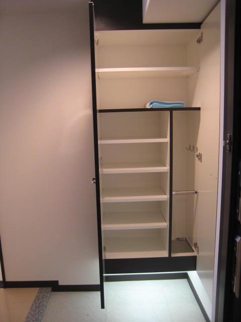 玄関　シューズボックスを完備している玄関です。