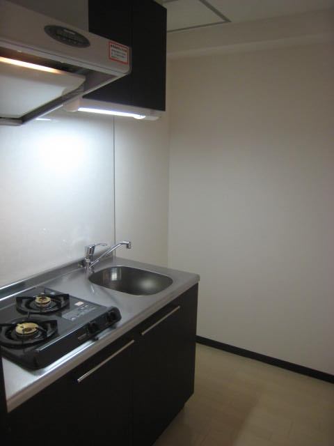 キッチン　2口ガスコンロ設置済みのシステムキッチンです。