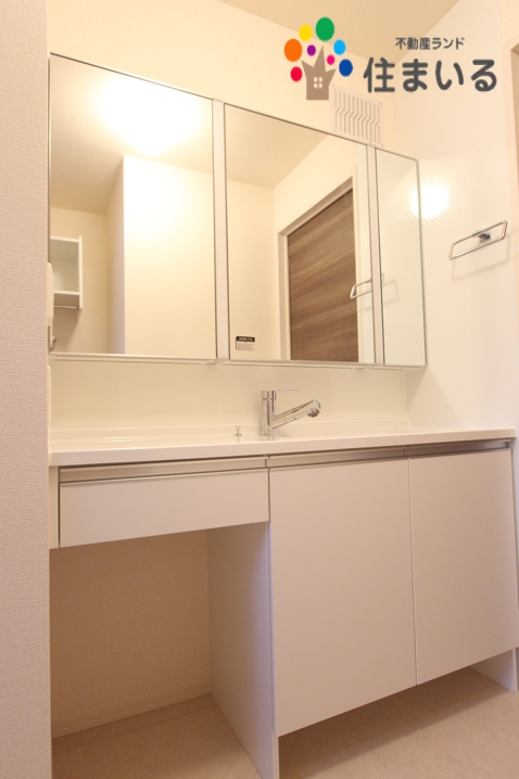 洗面設備　※写真は同型タイプとなります