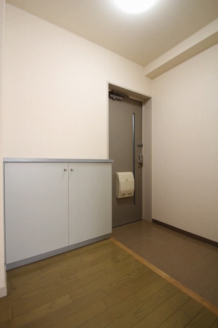 玄関　同物件別号室の写真です。