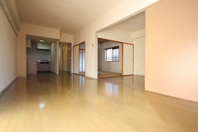 居室・リビング　同物件別号室の写真です。