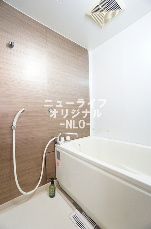 バス・シャワールーム　一日の疲れを癒すバスルームは追い焚き機能付き☆