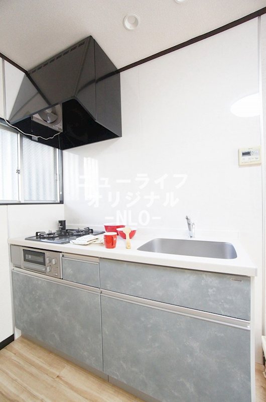 キッチン　グリル付２口コンロのシステムキッチンでお料理幅が広がります♪