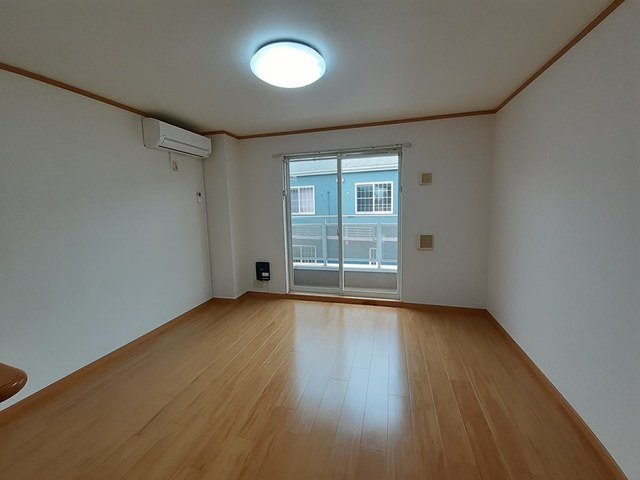 居室・リビング　こちらのリビングで趣味の時間をお楽しみください