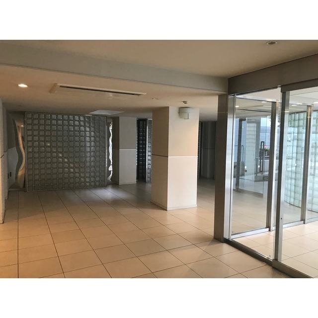 ロビー　オートロック内　ノンタッチのみ入館　共用廊下エアコンあり