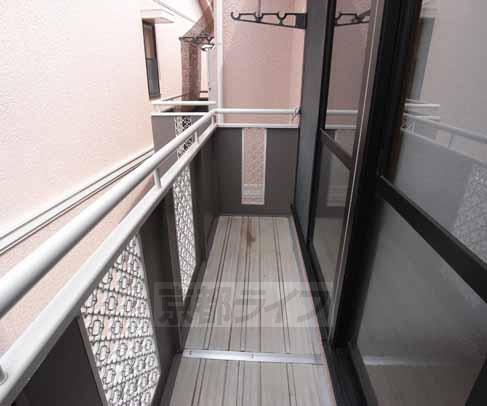 バルコニー　日当たりの良いバルコニー