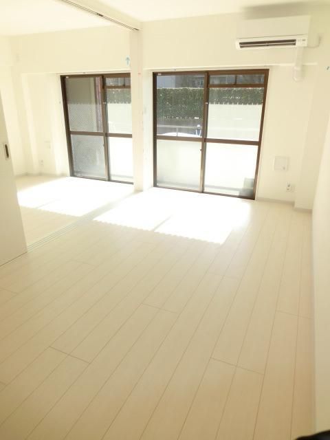 居室・リビング　広々リビング