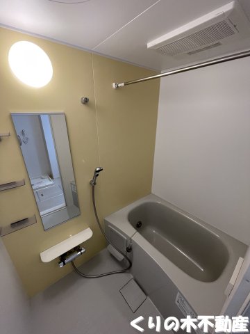 バス・シャワールーム　落ち着いた空間のお風呂です