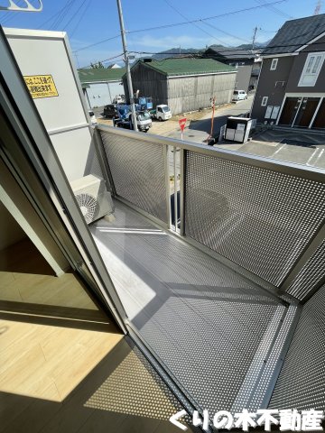 バルコニー　暖かな日差しのふりそそぐバルコニー