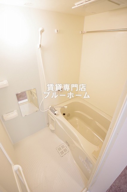 バス・シャワールーム　浴室乾燥機付きのお風呂！