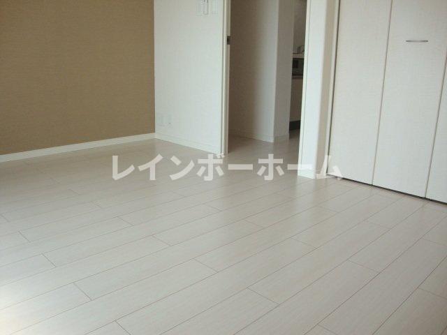 その他部屋・スペース　広くて明るい寝室