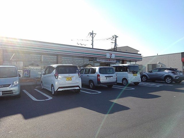 コンビニ　セブンイレブンレイクタウン９丁（コンビニ）まで550m