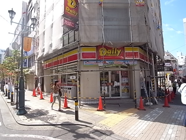コンビニ　デイリーヤマザキ 松戸西口店（コンビニ）まで169m