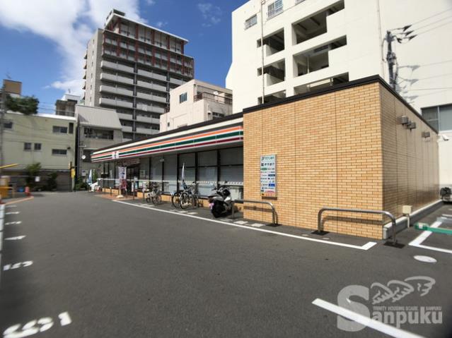 コンビニ　セブンイレブン（コンビニ）まで227m