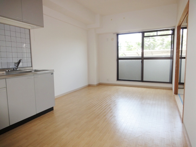 居室・リビング　※同建物の類似写真となります。