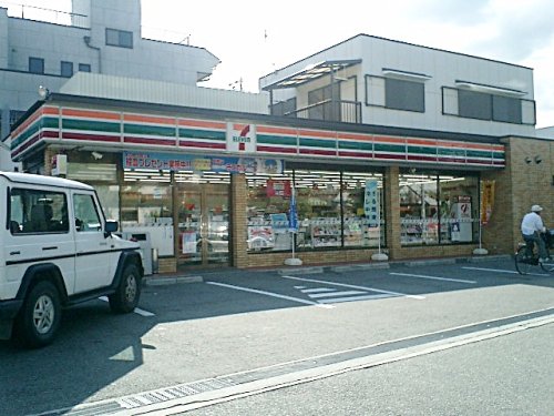 コンビニ　セブンイレブン 宝塚泉町店（コンビニ）まで268m