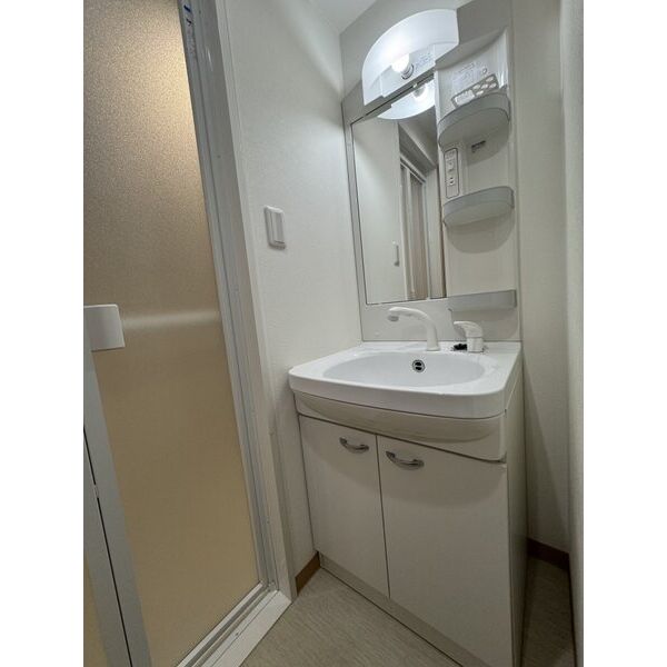 洗面設備　同シリーズ物件のモデルルームになります※現況優先