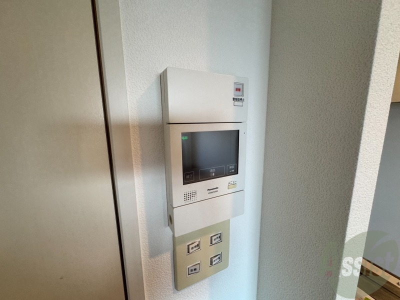 セキュリティ　ＴＶモニター付インターホンです。来客者の顔が見えるので安心！