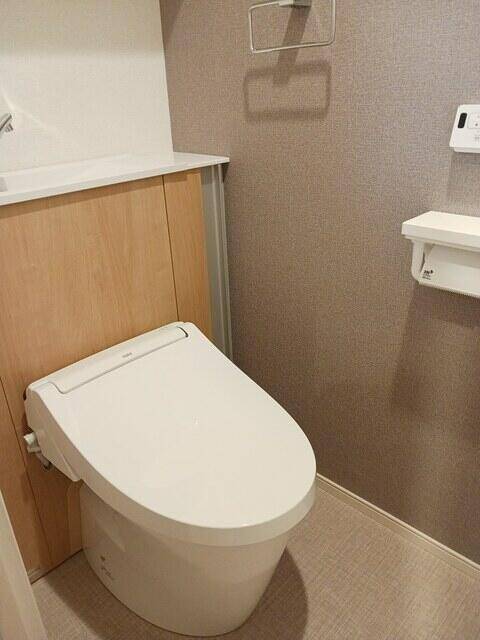 トイレ　温水洗浄便座です