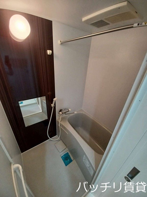 バス・シャワールーム　同型タイプの為、現状を優先致します。