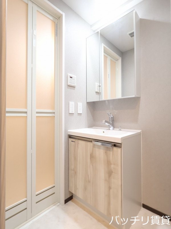 洗面設備　画像は、同型タイプの為、現状を優先いたします。