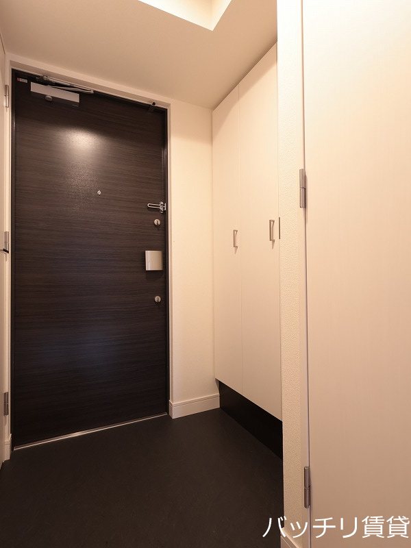 玄関　画像は、同型タイプの為、現状を優先いたします。