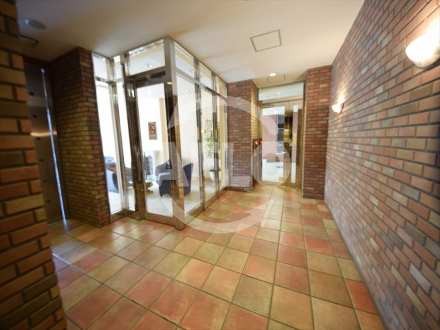 エントランス　グランシス難波西　高級感のあるエントランス