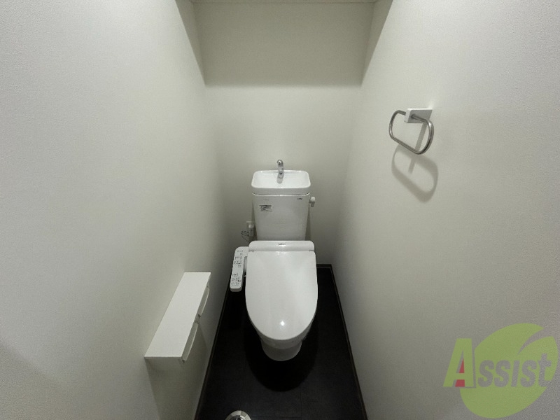 トイレ　温水洗浄便座で、ウォシュレト機能も付いて便利ですね。