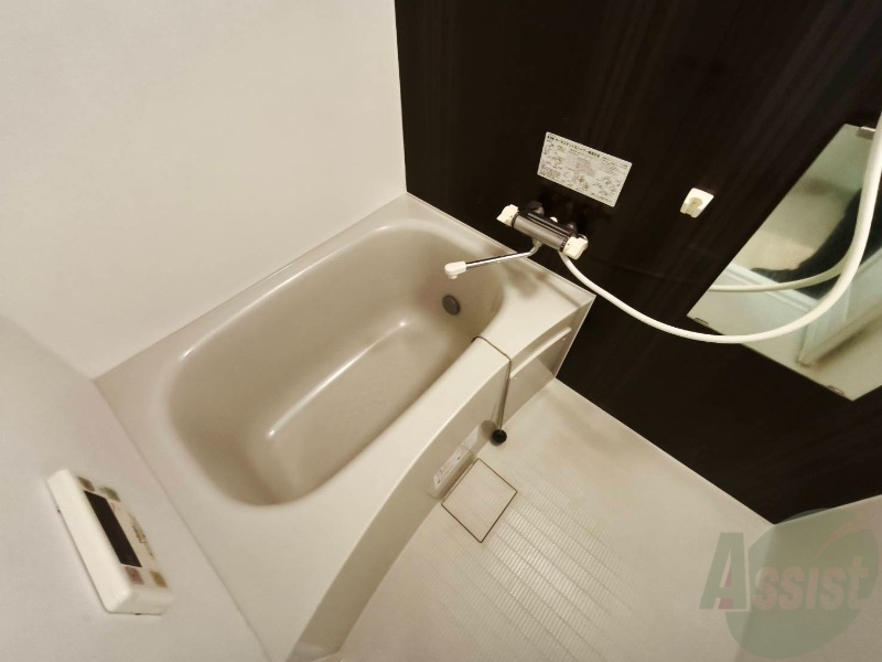 バス・シャワールーム　バスルームはこちらです。広々としてゆったり休めます。