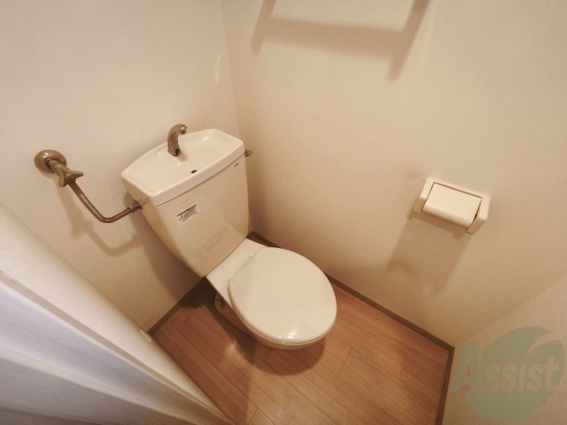 トイレ　こちらはトイレです。清潔感があり、安心して使用できます。