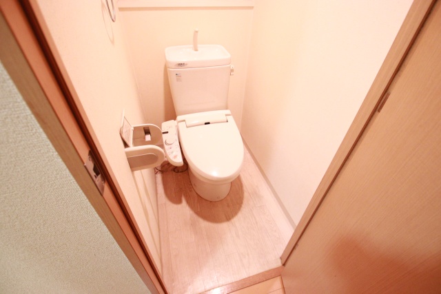 トイレ　※別室の参考写真の為、現況優先です。