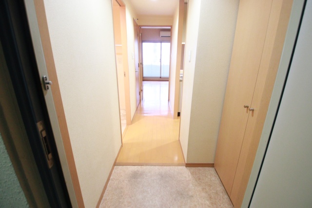 玄関　※別室の参考写真の為、現況優先です。