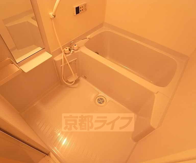 バス・シャワールーム　ゆったりとしたバスルーム