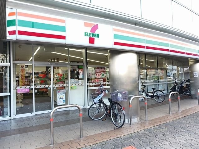 コンビニ　セブンイレブン八尾南駅前店様（コンビニ）まで572m